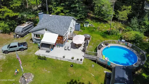 39 Maple St, Hawley, PA 18428