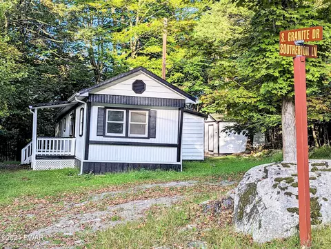 101 S Granite Dr, Greentown, PA 18426
