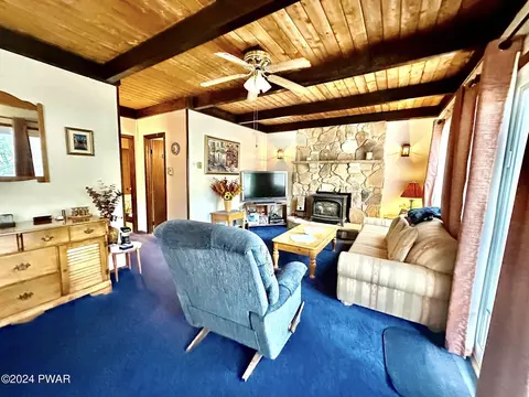 2391 Eagle Path, Bushkill, PA 18324 photo 16