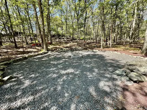2391 Eagle Path, Bushkill, PA 18324 photo 32