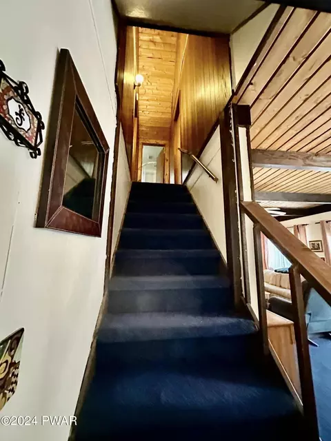 2391 Eagle Path, Bushkill, PA 18324 photo 28