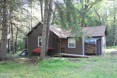 165 N Shore Rd, Greentown, PA 18426