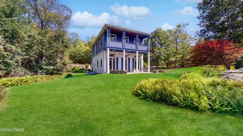 446 Wild Acres Dr, Dingmans Ferry, PA 18328