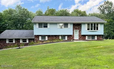 4 Woodbine Dr, Waymart, PA 18472