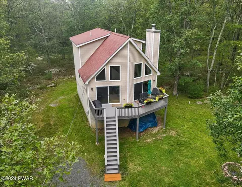 127 High Ridge Rd, Dingmans Ferry, PA 18328