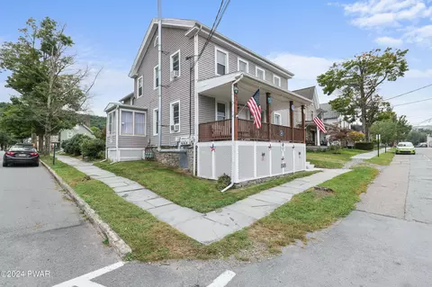 202 Penn Ave, Hawley, PA 18428