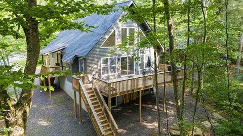 29 Applegate Rd, Lake Ariel, PA 18436