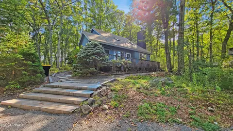 104 Black Birch Ln, Hawley, PA 18428