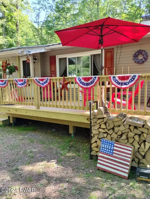 1042 Rolling Hills Dr, Lake Ariel, PA 18436