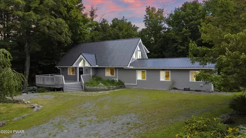 202 Parkwood Dr, Lake Ariel, PA 18436