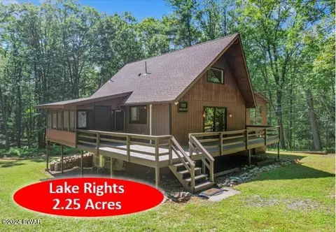 109 Timber Ridge Dr, Hawley, PA 18428