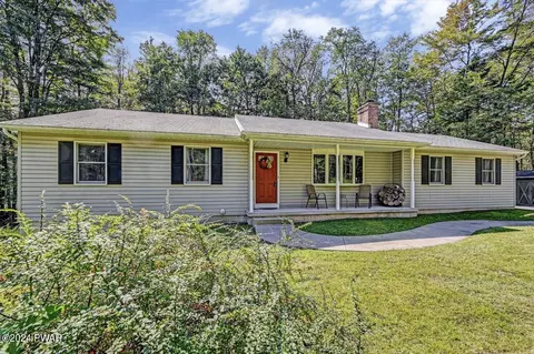 134 Dolls Ln, Greentown, PA 18426