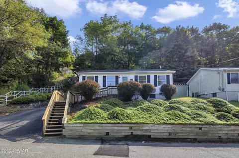 121 Cottage St, Honesdale, PA 18431