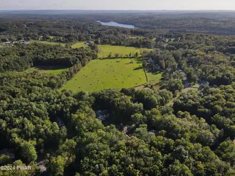 166 Boulder Rd, Lake Ariel, PA 18436
