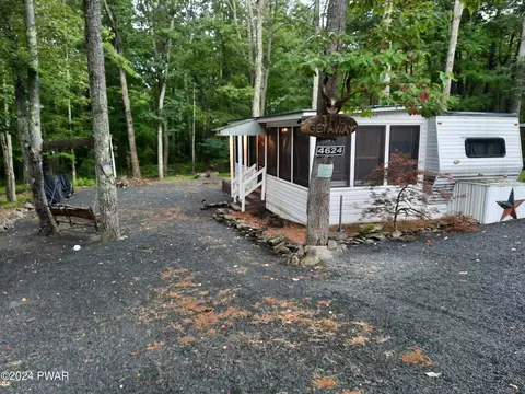 151 Crow Ln, Shohola, PA 18458