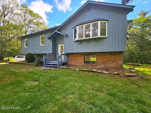 103 Vandien Ct, Dingmans Ferry, PA 18328