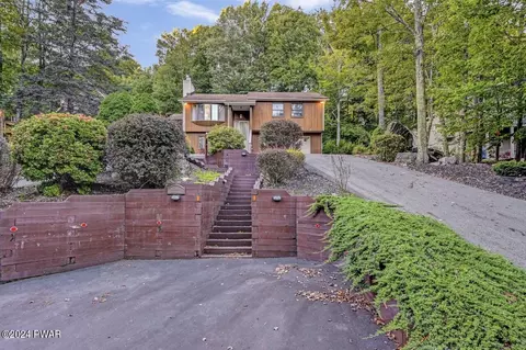 63 Woodhill Ln, Lake Ariel, PA 18436