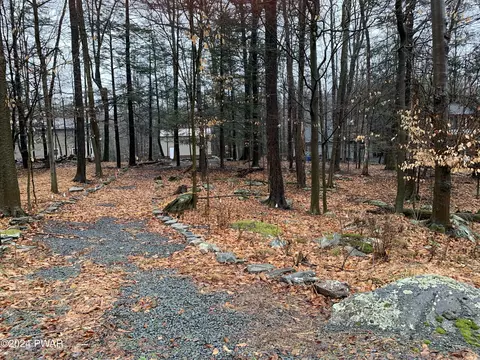 57 Wallenpaupack Dr, Lake Ariel, PA 18436