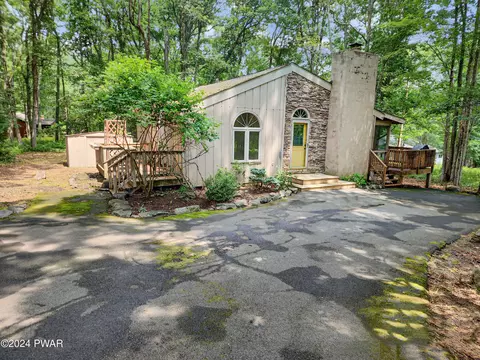 107 Rodeo Ln, Hawley, PA 18428