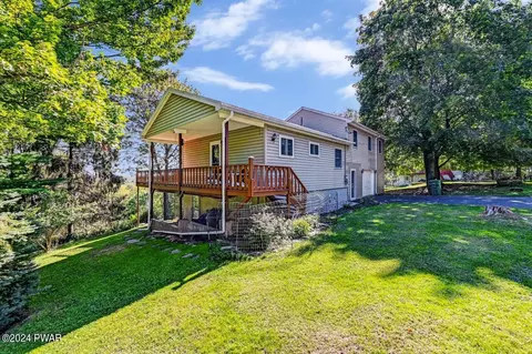 24 Alpine Rd, Beach Lake, PA 18405