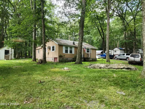 224 Rock Hill Dr, Dingmans Ferry, PA 18328
