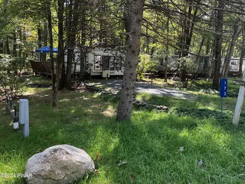 173 Creek View Dr, Milford, PA 18337