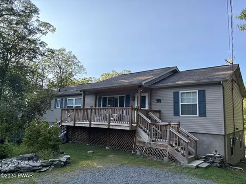127 Shawnee Dr, Milford, PA 18337