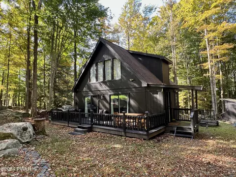 18 Boulder Ct, Lake Ariel, PA 18436