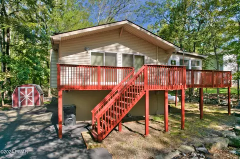 107 Summer Dr, Dingmans Ferry, PA 18328