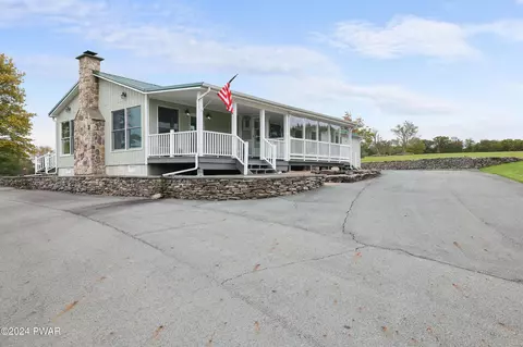 71 Steep Hill Rd, Beach Lake, PA 18405