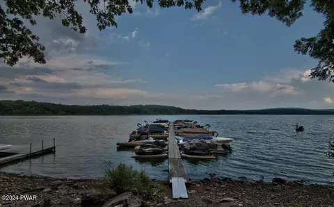 26 Crescent Dr, Hawley, PA 18428