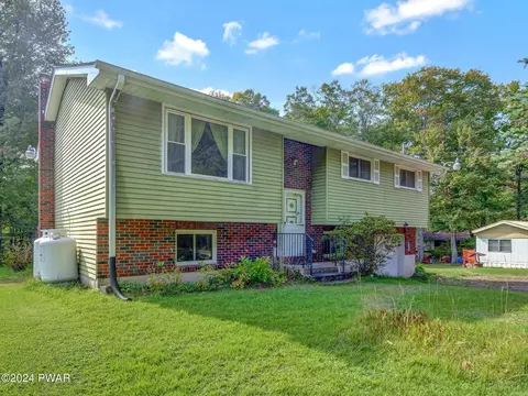109 Paradise Ln, Greentown, PA 18426