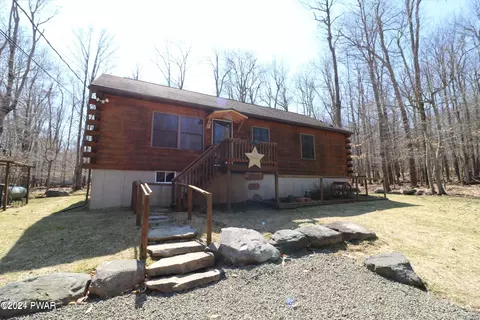 1037 Maplewood Dr, Newfoundland, PA 18445
