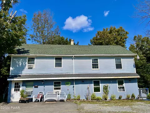 9 E Shore Ln, Beach Lake, PA 18405