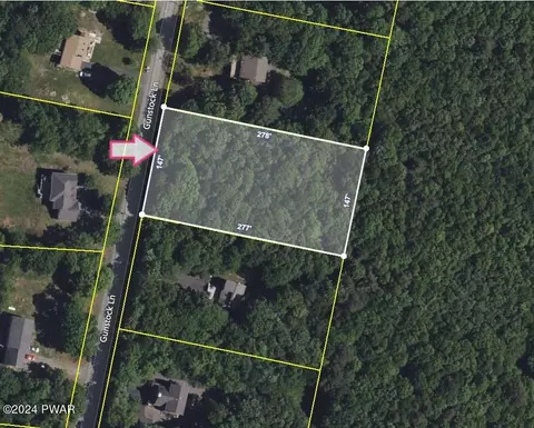952 Gunstock Ln, Tafton, PA 18464