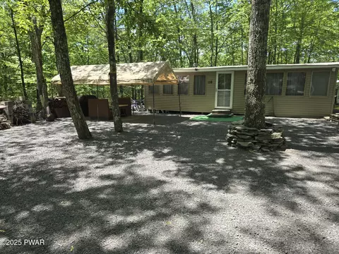 110 Blue Spruce Ln, Shohola, PA 18458