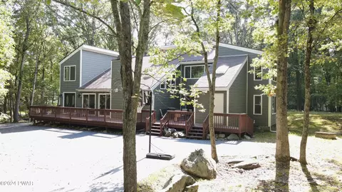 101 Jackson Dr, Lords Valley, PA 18428