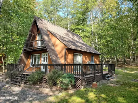 239 Forest Ridge Dr, Hawley, PA 18428
