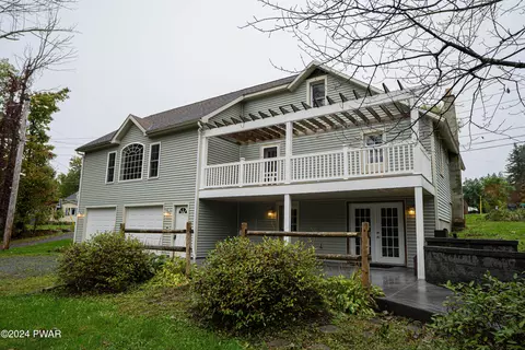 73 Carbondale Rd, Waymart, PA 18472