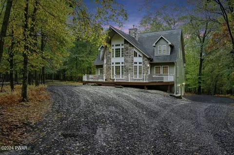 238 Powderhorn Dr, Lackawaxen, PA 18435