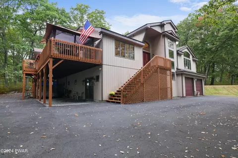 100 Remuda Dr, Lords Valley, PA 18428