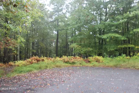 130 Morgan Ct # A, Milford, PA 18337