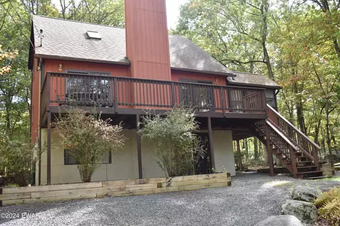 104 Comstock Dr, Lords Valley, PA 18428