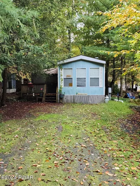 110 Holly Dr, Milford, PA 18337