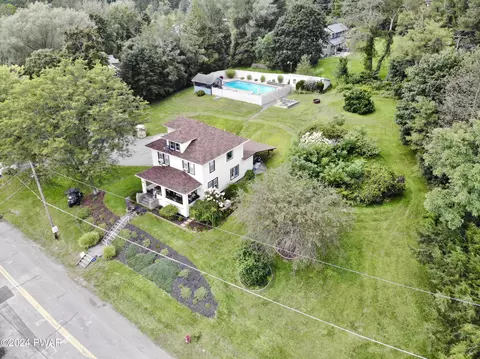 910 Maple Ave, Honesdale, PA 18431