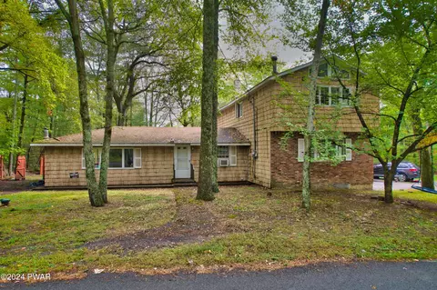 122 Tulip St, Dingmans Ferry, PA 18328