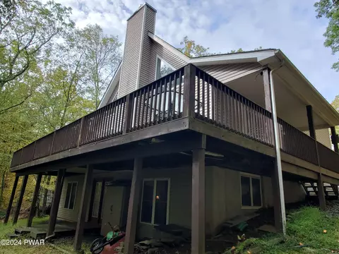 170 Heritage Dr, Lackawaxen, PA 18435