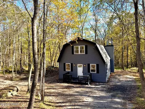 139 Lamplighter Ln, Lackawaxen, PA 18435