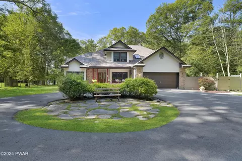 106 Magnolia Ln, Milford, PA 18337