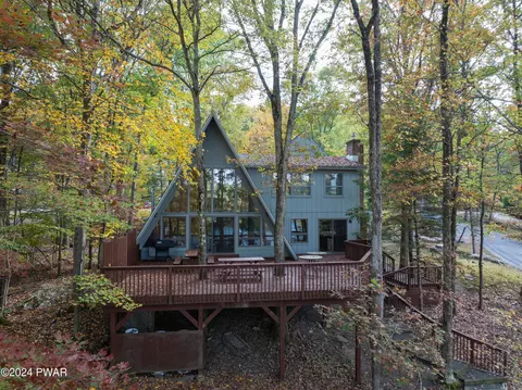 128 Forest Dr, Lords Valley, PA 18428